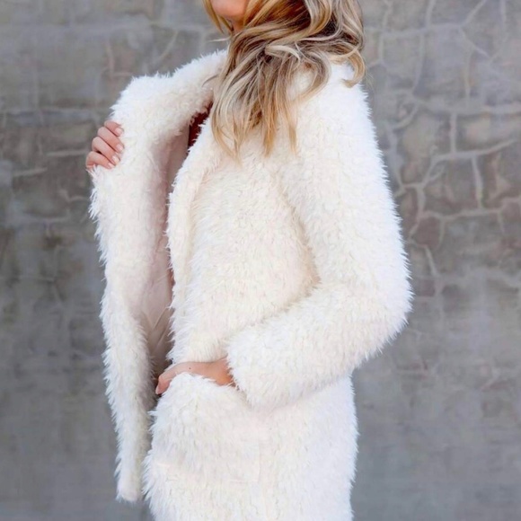 ✨HP✨ SOFT CREAM FAUX FUR COAT - Picture 5 of 6